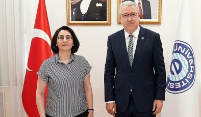 Egeli akademisyen ve ekibi ChatGPT’nin ürettiği metinlerin söylem analizini gerçekleştirecek