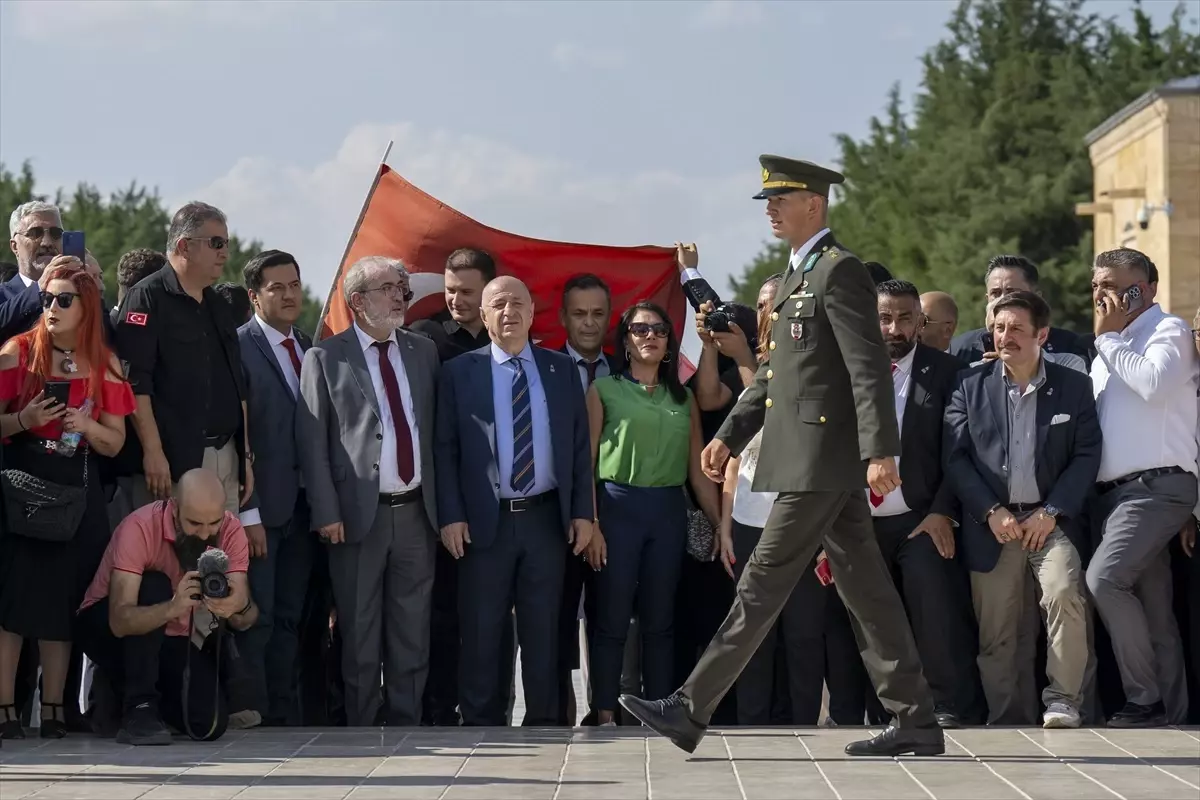 Zafer Partisi Genel Başkanı Ümit Özdağ ve Heyeti Anıtkabir’i Ziyaret Etti