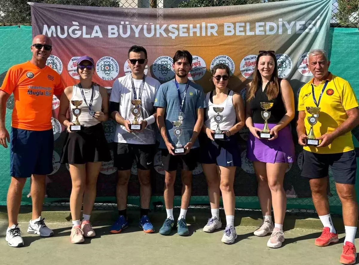 Muğla’da Geleneksel Cumhuriyet Kupası Mix Tenis Turnuvası Yapıldı